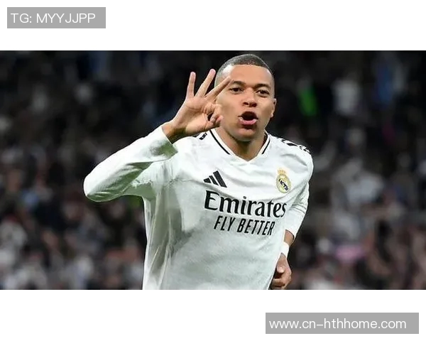 小姆巴佩绝平巴黎后模仿姆巴佩庆祝动作姆总在看台笑逐颜开 小姆巴佩绝平巴黎后模仿姆巴佩庆祝动作姆总在看台笑逐颜开